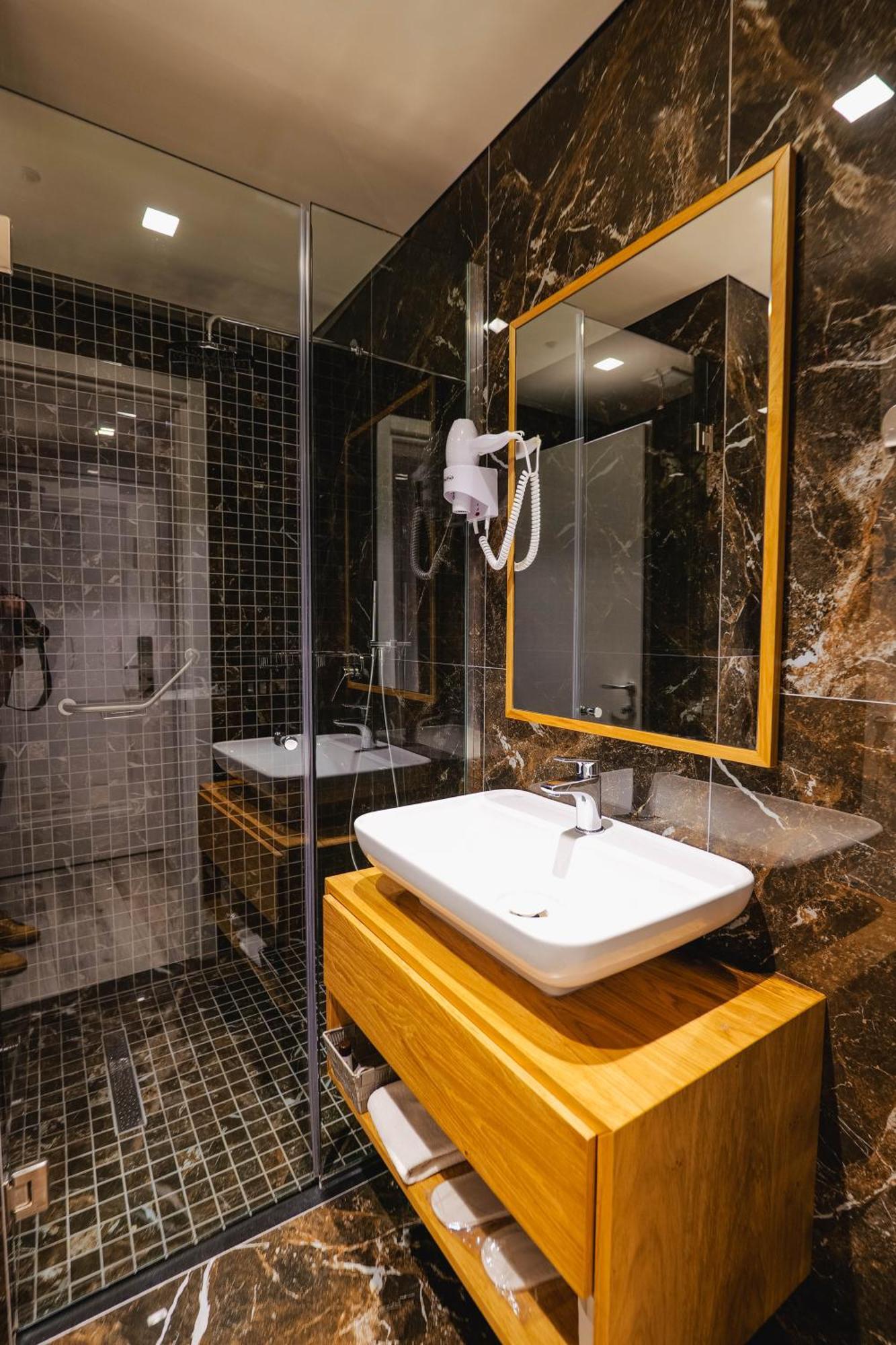 L'Amo Del Mare Hotel Ksamil Ngoại thất bức ảnh
